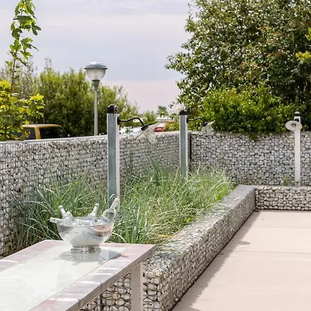 Beautiful And Spacious House With Swimming Pond Sauna And Garden بيت للعطل *