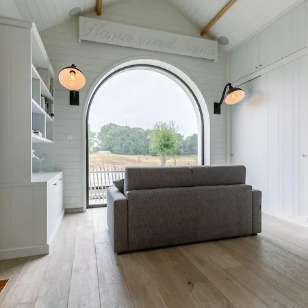 Beautiful And Spacious House With Swimming Pond Sauna And Garden *