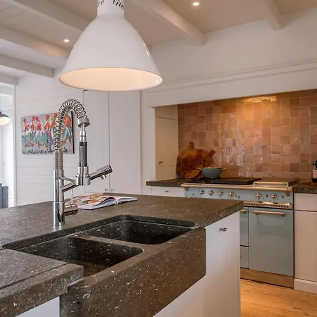 Beautiful And Spacious House With Swimming Pond Sauna And Garden بيت للعطل *