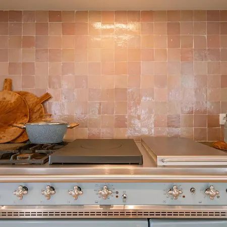 Beautiful And Spacious House With Swimming Pond Sauna And Garden بيت للعطل *