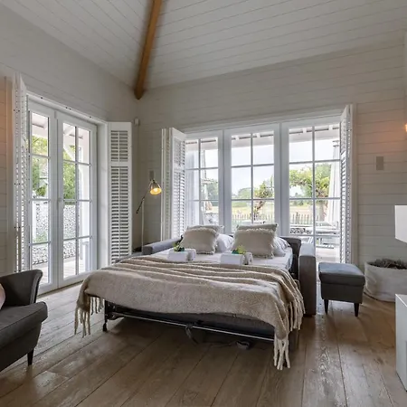 Beautiful And Spacious House With Swimming Pond Sauna And Garden بيت للعطل