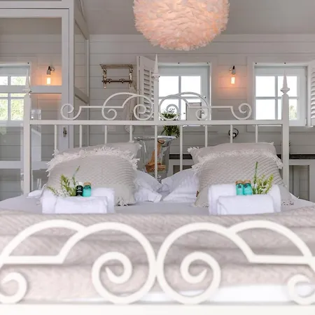 Beautiful And Spacious House With Swimming Pond Sauna And Garden بيت للعطل *